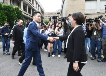 行政院刪減彰化縣一般性補助款   王惠美不滿赴行政院遞交訴願書