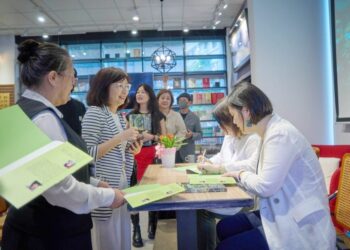 拯救地球生態、打造永續環境   李小敏、李盈攜手出書分享100個成功案例