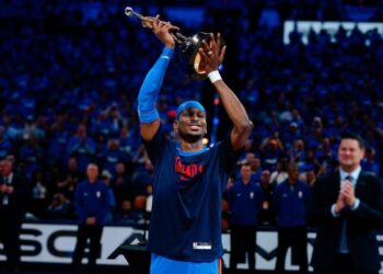 影/《NBA總冠軍戰》「SGA」亞歷山大最後五分鐘一夫當關獨攬15分 率雷霆逆轉扳平戰局!