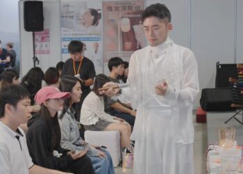 影音/民間舉辦發呆大賽來放鬆 一堆人報名比發呆