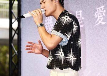 周興哲臺北簽唱人潮炸裂  巨型蛋糕提前慶生超感人