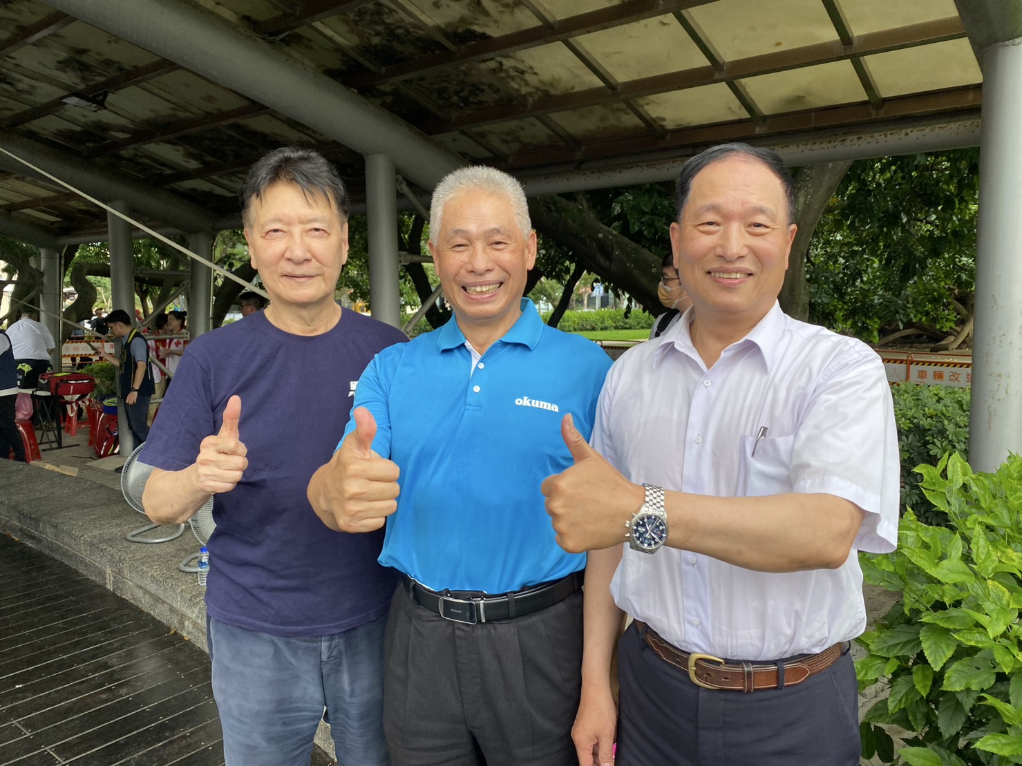 前馬公市長葉竹林與戰鬥藍召集人趙少康、前空軍中將張延廷於榮星花園反惡罷現場合影。(圖/翻攝自葉竹林臉書)