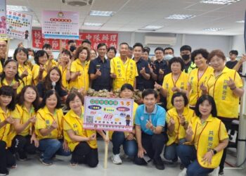 枋寮分局警察志工 慶祝警察節暨關懷弱勢『愛心傳粽』