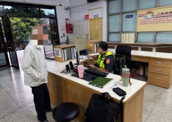 老翁血壓高加中暑 內埔警協助就醫