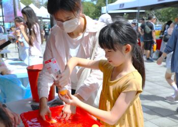 科學玩翻夏至日 百人體驗北回歸線「立竿不見影」