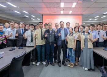 教育是反轉人生路徑     桃園德修宮慈善文教基金會     助學金緩解清寒家庭壓力