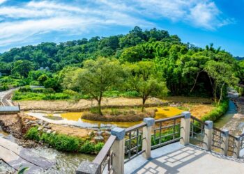 生態、文化、觀光兼顧     張善政視察大溪草嶺溪工程     期許成為熱門景點