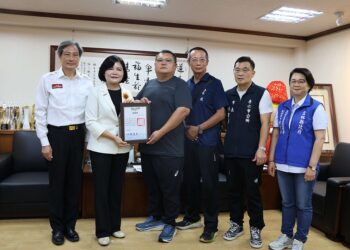 造福鄉里 江冠葆等5人合資捐贈雲林縣消防局救護車1部