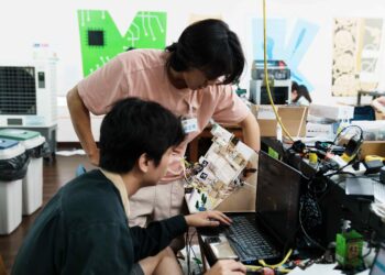 臺科大學生團隊研發微型軌道檢測隨車模組 勇奪技職盃黑客松評審團大獎