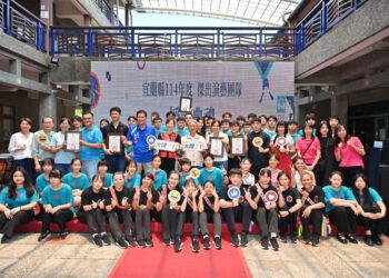 宜蘭縣傑出演藝團隊授證  代理縣長頒獎肯定