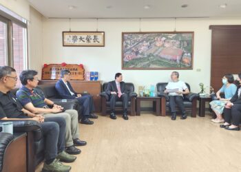 藝群集團王正坤醫師二次捐贈長榮大學50萬元助學金幫助弱勢學子 醫者仁心