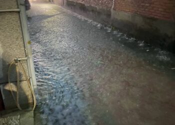 民進黨台南市議員李啟維抨擊昨天灣裡淹水疑為人禍呼籲政府要追究責任