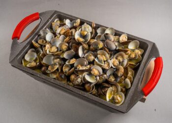 台中海鮮熱炒霸主 活體海鮮尬蛤蜊船/敲敲魚 插旗東光市場 累點再送海島機票