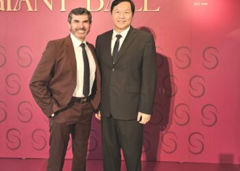 藝群醫美王正坤醫師獲膠原蛋白增生劑4D童妍針領袖大獎 巴西醫師來台頒獎