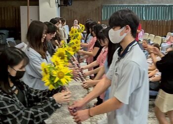 播下希望種子 聖母醫專新生為畢業生送上愛的祝福