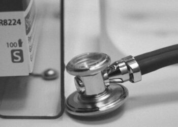 新冠疫情提前達高峰 單周增166重症、25死今年新高