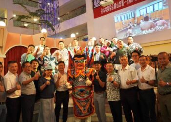 13位錣山部屋力士　體驗墾丁水上設施超吸睛