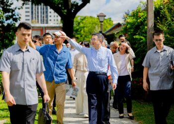 行政院長卓榮泰走訪屏東勝利星村 周春米盼中央挹注經費