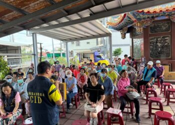 屏警廟口開講 呼籲「不要讓甘苦錢歸零」