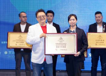 岩漿集團勇奪雙金榮耀!榮登「亞太十大名店」、「亞太十大伴手禮」,品牌實力再創高峰
