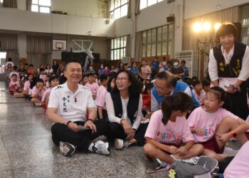 童聲啟戲韻 文化傳薪火——「客戲一夏」客家戲曲研習成果發表 苗栗學童舞台綻放光彩