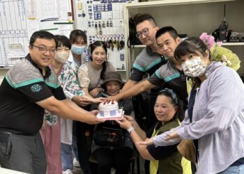 外送員自摔失去生命徵象  119搶救後奇蹟甦醒!攜家屬至消防隊感謝