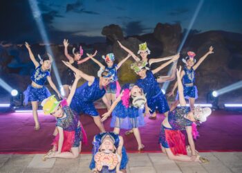 2025野柳石光夜訪女王即日起至7/13(日)登場 以沉浸式光影藝術為夏夜奇岩披上夢幻色彩