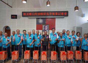 提昇工作效率   礁溪鄉公所贈送鄰長載物手推車