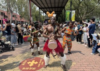 影音/暑假玩水消暑 頑皮世界綠洲水樂園陪你清涼「頑」一夏