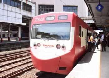 復刻「嗶嗶嗶嗶台灣號」彩繪列車啟航  運行宜蘭線行銷東北角風光