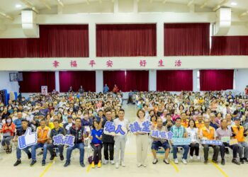 屏東市2025職涯名人講堂 民雄分享人生音樂旅程