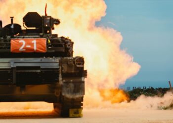 M1A2T戰車實彈操演曝光! 展現新式裝備精銳戰力