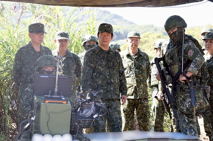 賴清德總統15日前往新北地區視導八里守備區實兵演練情形。(總統府提供)