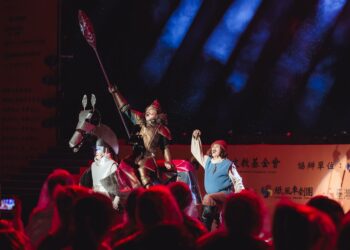 紙風車368鄉鎮市區兒童藝術工程-永續啟航–《台灣幻想曲》於苗栗縣苑裡鎮山腳國小登場