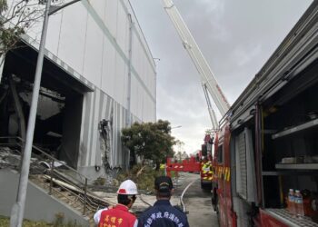 小港三元能源火警火勢熄滅,主力消防部隊今日中午撤離 市府留守部分人力持續監控