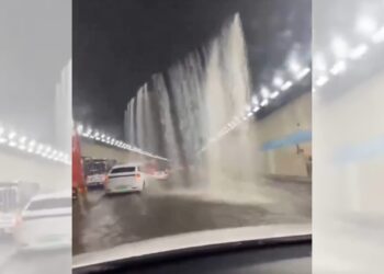 影音/福建廈門暴雨 海滄隧道成瀑布