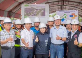 張善政視察大溪轉運站     肯定其交通發展重要性     預計後年初啟用