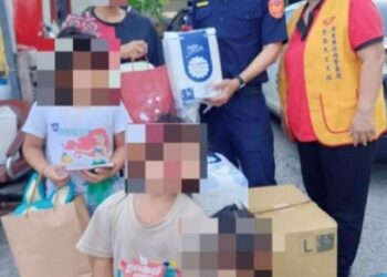 溫情在人間 枋警偕志工關懷弱勢