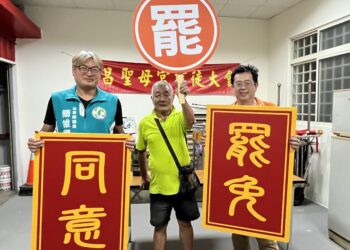 高雄市左楠區市議員參選人薛兆基與台東縣議員簡維國一起呼籲民眾站出來投下同意罷免票。（照片/引用自薛兆基臉書）
