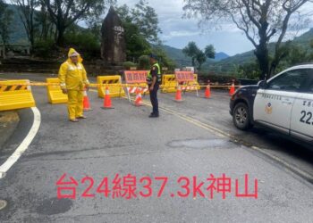 丹娜絲颱風來襲 里港警分局協助台24德文至神山路段預警性封閉