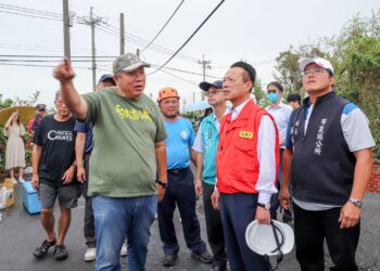 颱風災損,布袋186戶急需屋頂修繕 翁章梁感謝義消與民間團體協助重建家園