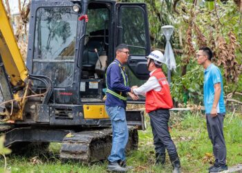 屏東隊馳援嘉義縣校園救災　翁章梁送飲料表達謝意
