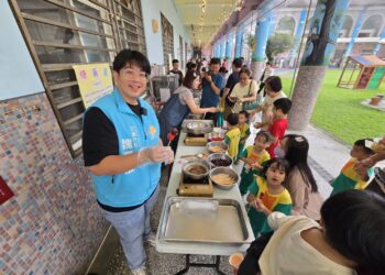 「水果DO RE MI」成果展  魏嘉彥與幼兒園幼童同樂