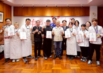 羅子恩勇奪世界廚藝大賽二金與廚師獎  代理縣長接見表揚