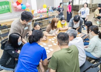 彰基新住民親子科學營 家庭共學共創『新』力量