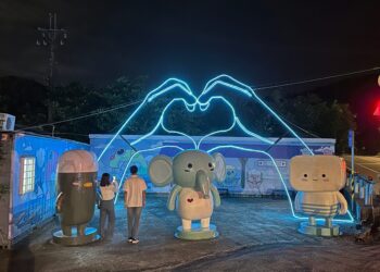 暑假限定!深澳鐵道自行車「燦爛夏夜山海騎」登場     夜晚燈飾點亮無敵海景