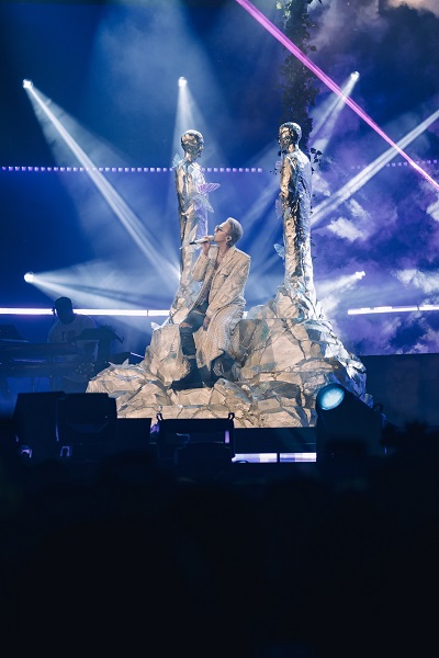 GD演唱會上談及大聲、太陽,令粉絲驚喜。(圖/ (C) GALAXY CORPORATION提供)