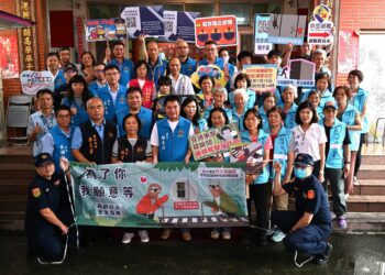 苗栗縣長走入社區親演防詐短劇 高齡防詐宣導力求接地氣