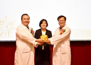 彰濱秀傳院長交接典禮   打造社區醫療國際典範