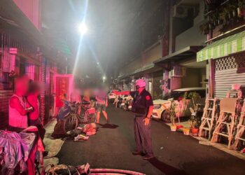 楠梓區朝明路住宅火警 幸無人受傷